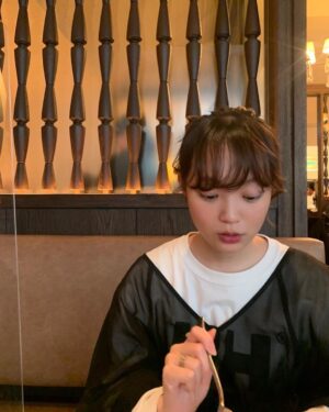 Ryo Sato Instagram - 🤍チカさん @chikasugimo__ とお仕事終わりにデート🤍
私のスタイリングをいつもやって下さるチカさんのアカウント、めちゃおしゃれなので覗いてみてね👀📋🖋