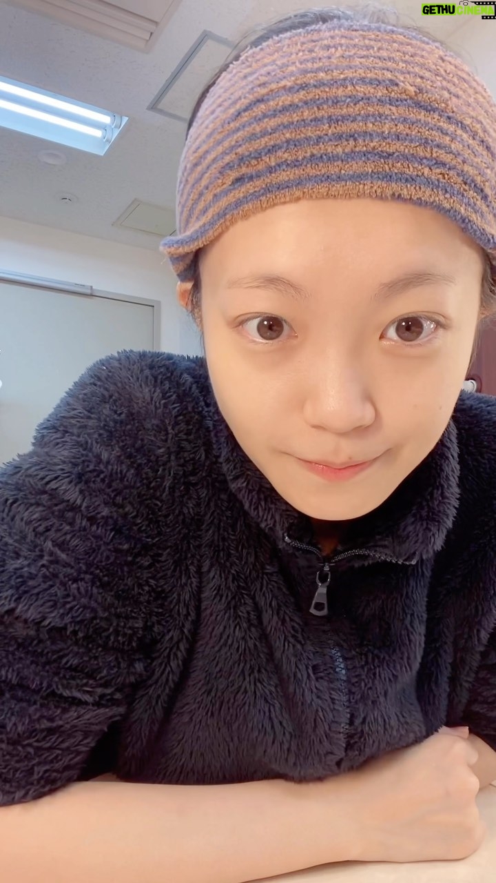 Ryo Sato Instagram - アンナちゃんのメイク動画を撮ろうとして、横向きではなく、間違えて縦向きで撮り始めていたことに気付いた瞬間。 非常にナチュラルな展開。 #ヴィンセントインブリクストン