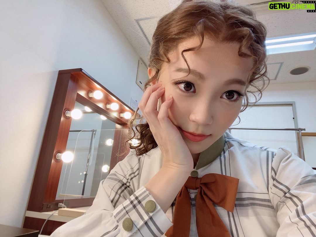Ryo Sato Instagram - 大阪公演、初日が無事に終わりました🌻 ご来場ありがとうございました✨✨ 日頃、自撮りを苦手とする私ですが、 (写真を撮る習慣がない) 髪型と顔が華やかになっているので、 この機会に撮り溜めます🌲🎨 #ヴィンセントインブリクストン