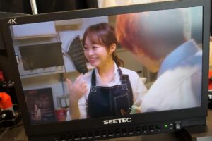 Ryo Sato Instagram - ドラマ『#クールドジ男子』
 
あさみさんのプレイバックドジ。
自分のセリフから始めないといけないのに、蒼真くんのセリフを待ってしまうあさみさん🥄
 
今夜もぜひご覧下さい🧸👑
 
#中本悠太(#NCT127)
#川西拓実(#JO1)
#藤岡真威人
#瀬戸利樹
#桜田通
#佐藤玲
 
(写真掲載許可いただきました)
