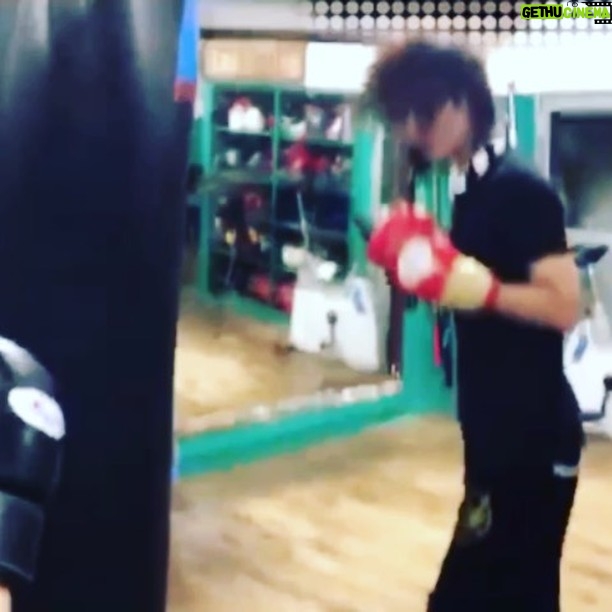 Ryo Yokoyama Instagram - GSPOボクシング部(初日)。 めちゃくちゃに疲れたけど、やり方も教えてもらえたし、とにかくスッキリしました。 動画で見るとぽこぽこ殴ってる感が否めないですね😂 めざせキン肉マンゼブラ。