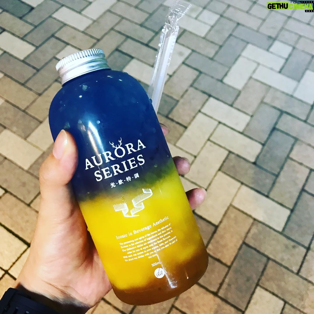 Ryo Yokoyama Instagram - 先日、おしゃれを液体にしたみたいなやつを飲みました。おしゃれなだけじゃなく美味しかったです。 #インスタ映え #してるだろうか #インスタグラマー #やれてるだろうか