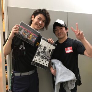 Ryo Yokoyama Instagram - Gロッソ第5段、お陰様で無事終了致しました。
たくさんの方に応援して頂いて、とても幸せな時間でした。
ケーキにはダブル山コンビへのメッセージまで入れてもらい感激でした。
そして観に来て下さった大林さんから誕生日プレゼントまで頂き、もう処理しきれない量の感動に包まれた千秋楽となりました。
FLTも頑張るぞー！