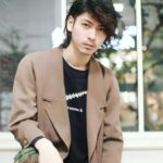 Ryo Yokoyama Instagram - フォロワー2万人突破、ありがとうございます！！ これからも頑張りますので、応援よろしくお願い致しますm(_ _)m どんな写真あげようか迷ってる中見つけた、ちょっと前の写真をどうぞ。 なぜか今より老けてますね。 ルパパト後半戦はもっともっとフレッシュかつ成長した咲也をお見せできるよう頑張って行きたいと思います。 ✌️