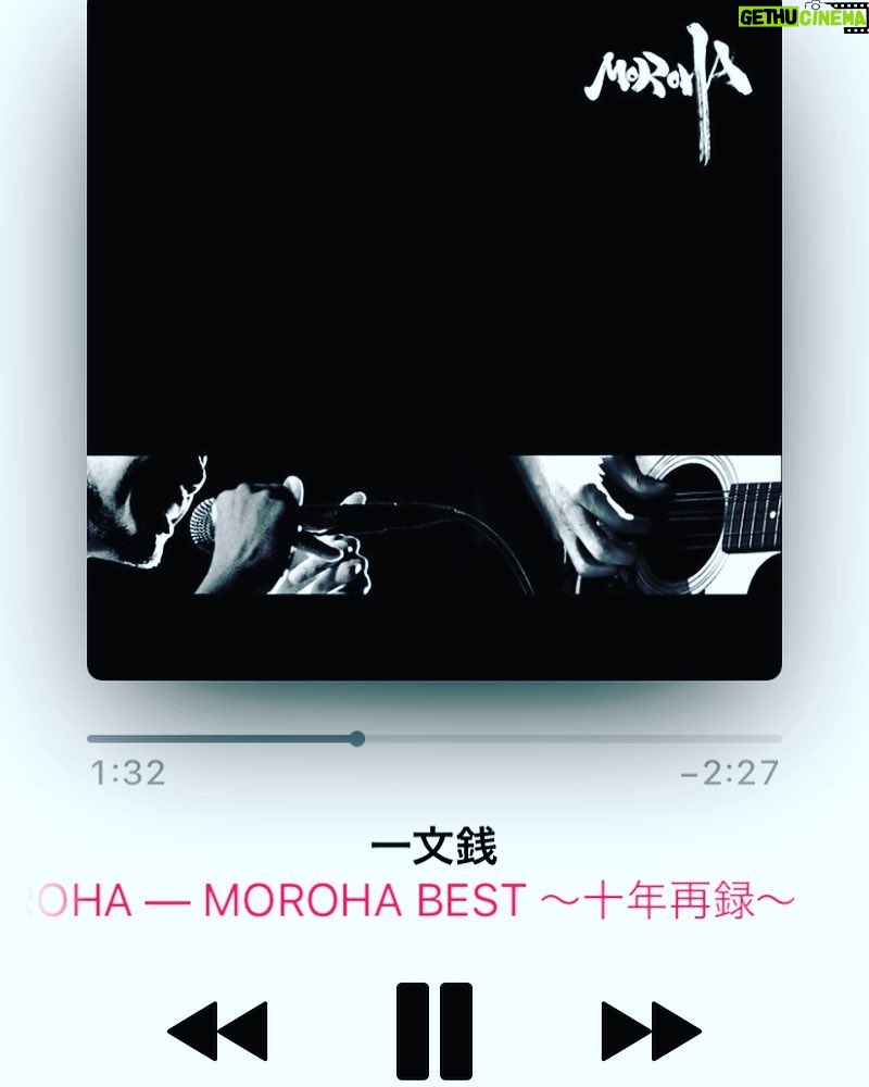 Ryo Yokoyama Instagram - ロケバスの中で気合いを入れるべく。今日も頑張りましょう。#MOROHA