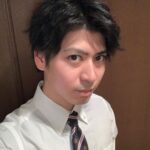 Ryo Yokoyama Instagram - みなさま、メリークリスマスイブ。 いかがお過ごしでしょうか。 シャケ食ってますか。 僕は自分へのプレゼントでネクタイを買いました。 相変わらずのキン肉マングッズです。 さて、どの超人がモチーフでしょうか？ 正解は2枚目へ😊 皆様が素敵なクリスマスを過ごせますように🙏🎄 #メリークリスマスイブ #クリスマスには #シャケを食え
