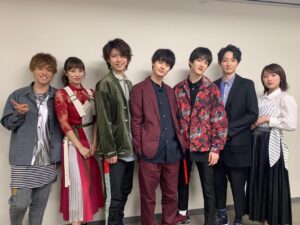 Ryo Yokoyama Instagram - 昨日のルパパトキュウ初日舞台挨拶、ありがとうございました！
あれだけFLTで号泣してしまったので、少し早めの再開がこっぱずかしい気持ちでしたが、やっぱりみんなで集まって皆様の前に立てるのは幸せでした。
相変わらず、ずっと笑いっぱなしでした。
キュウレンジャーの皆様もとにかくパワフルで、ご一緒させて頂けて本当に楽しかったです。
映画館での上映は期間限定ですが、なにせヒーローの数も多いので是非大画面で観ていただきたいです。
よろしくお願い致します。
#キュウレンジャー
#ルパパト 
#Vシネクスト