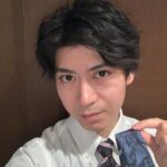 Ryo Yokoyama Instagram - みなさま、メリークリスマスイブ。 いかがお過ごしでしょうか。 シャケ食ってますか。 僕は自分へのプレゼントでネクタイを買いました。 相変わらずのキン肉マングッズです。 さて、どの超人がモチーフでしょうか？ 正解は2枚目へ😊 皆様が素敵なクリスマスを過ごせますように🙏🎄 #メリークリスマスイブ #クリスマスには #シャケを食え