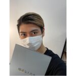Ryo Yokoyama Instagram - #極端な人たち ついに初日です！ 無事迎えられることにとにかく感謝です。 たくさん楽しんでいただけるように頑張ります！😊 パンフレットやブロマイドなども販売しておりますので、ご観劇の記念によろしければ是非！ 劇場でお待ちしておりますm(_ _)m
