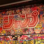 Ryo Yokoyama Instagram - この前行ってきました。 キン肉マン酒場に続きまたこんな環境を作って頂けるとは…！ コラボメニューのハンバーガーを頼んだ時に「へのつっぱりはいらんですよ！」を店員さんと叫ぶくだりがあり、本気を出したら他のお客さんに拍手されました。 #おとなのジャンプ酒場 #新宿 #キン肉マン #ゆでたまご 先生