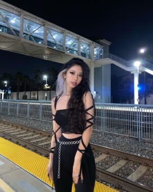 Ryu Won Instagram - I wanna go on train trips✨🖤