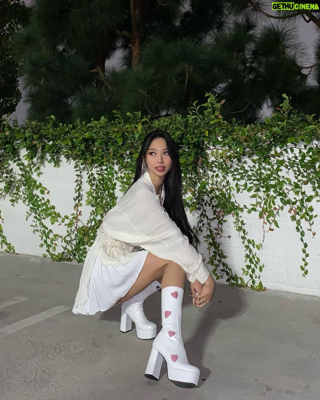 Ryu Won Instagram - Happee black fridaeee🖤🖤 boots from @lamoda (&they’re having up to 75%sale so get into it queens& kings👑)