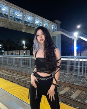 Ryu Won Instagram - I wanna go on train trips✨🖤