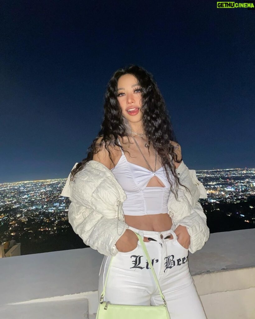 Ryu Won Instagram - I don’t even like beer . . . . . . . . . . . . Discount code: ryuwon18 #capeclique #ccgirls #ecofriendlyfashion Griffith Observatory