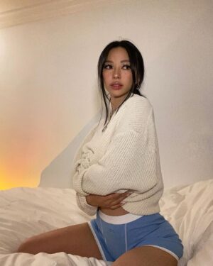 Ryu Won Instagram - Happee thanksgiving🖤 I’m thankful to all of my followers for the support whether it’s from kdrama years, tiktok, or insta! I know I’m not the most affectionate but I love bantering w you lovelies🥺🖤