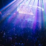 SANTAWORLDVIEW Instagram - 7月30日。 この日の為に1年間集中し続けた。渋谷O-EASTワンマンライブが決まった時、「本番の演出は他とは違う事をしたい」と想い、アニメーション映像の案を思い付き、惑星を移動する案を練り上げ、それに伴い脚本を仕上げ、色んな人のサポートを受けながら各アーティストに出演のお願いをしてステージに立ってもらった。皆んなの力を借りてようやく叶った夢。最高の空間に全力で楽しむ事が出来たのは、いつも支えてくれる家族や仲間そしてリスナーのお陰。自信が無いならその自信を努力によって培う事。自分だけは自分を愛し最期まで信じ切る事。私はこの日、この二つを学ばせて頂きました。今後も更なる飛躍を目指し一歩一歩精進して行くと共に、弛まないご声援とその温かい眼差しで、どうかシャンタを見守ってください皆様🎅🏻 この度は、人生で何度あるか分からない幸福をありがとうございました🙇‍♂️ 📸 @_24young_