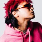 SANTAWORLDVIEW Instagram - この３人が日本から世界まで揺らし騒がす作品が10/31から配信されるって知ってる？ 魂を込めて創ったこの作品は、鼓膜を通して五感を刺激し人体に活力を産み出す。やがて海を越え世界を駆け巡り、媒体を通して我々の精神に根付く、まるで聖書の様な作品となるだろう。 @leonfanourakis と2人でやるEPも初めてだ。 そこに @yungxansei のプロデュース。 我等の勇敢なるリスナー諸君。 衝撃に備えよ。 📸 @cherrychillwill 👕 @naked_tokyo 💇‍♂️ @daichi.wwt 🤝 @onepercent.jp