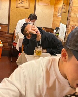 SANTAWORLDVIEW Instagram - はじめてのサバゲーいい体験になった

ヤミーだけガスガンにレーザーサイト付きで、狙われた頭が2日間痛かったわ

@fegodfellowz のYouTubeチャンネルでも上がるかもだしチェックしといて🧟‍♂️