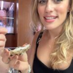 Sára Milfajtová Instagram - Oysters #salud #madrid #mercado #oyster #amiga Mercado de San Miguel,Madrid