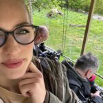 Sára Milfajtová Instagram - Shooting TV series ZOO at Safari Dvůr Králové:) What a fun and a blast!