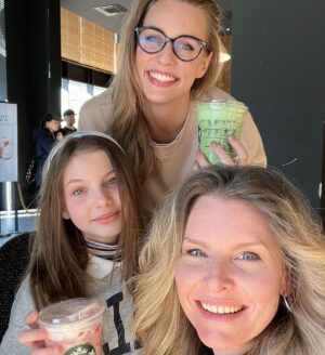 Sára Milfajtová Instagram - Jen si to tu tak s díky tam nahoru odložím ♥️