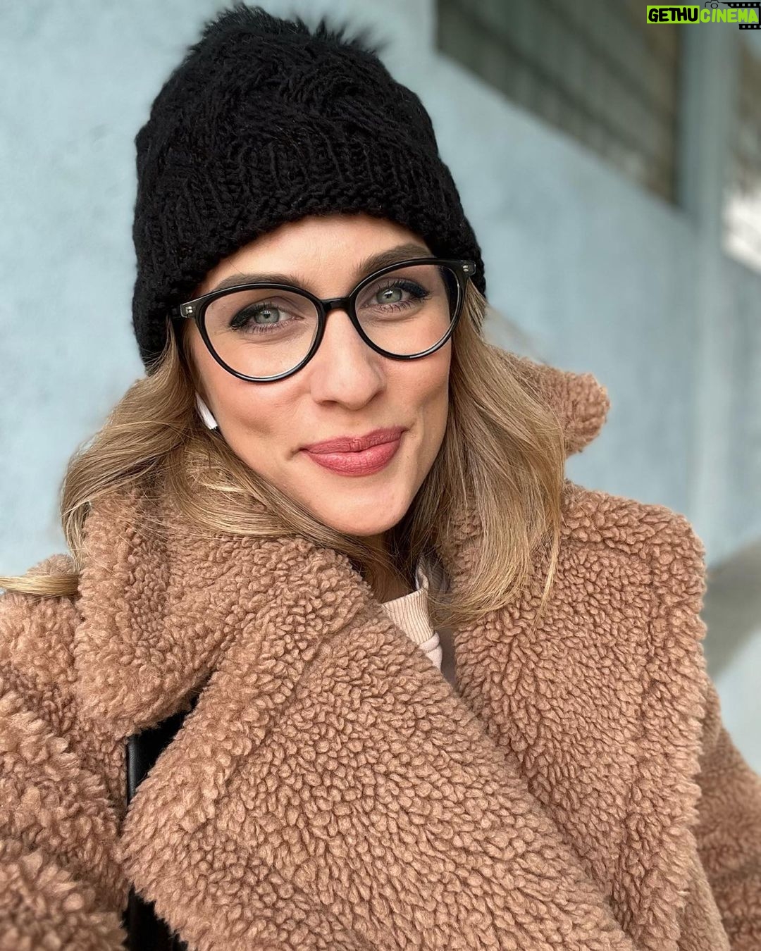 Sára Milfajtová - 2.9K Likes - Jarní úsměvy…pořád pod čepicí:)) Hezký sváteční čas! 🌸🌸🌸 #easterbunny #hidden