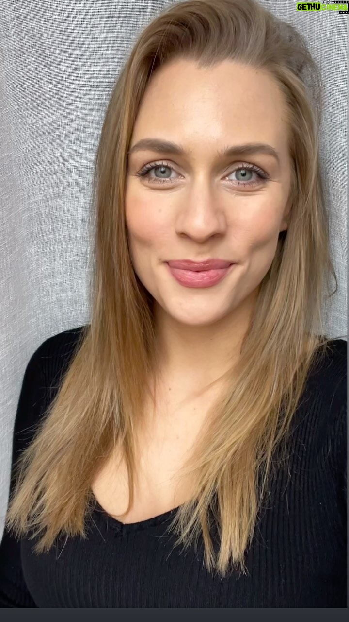 Sára Milfajtová - 2.5K Likes - Weekend 😊 #smile #weekend #theeyeschicotheyneverlie