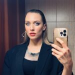 Sára Milfajtová Instagram - Mona Sara #island #ostrov #burkicom