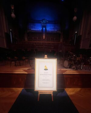 Sára Milfajtová Instagram - Bravo! Grammy night with #czechnationalsymphonyorchestra @cnso_official @vincemendozacomposer Thank you🙏