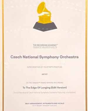 Sára Milfajtová Instagram - Bravo! Grammy night with #czechnationalsymphonyorchestra @cnso_official @vincemendozacomposer Thank you🙏