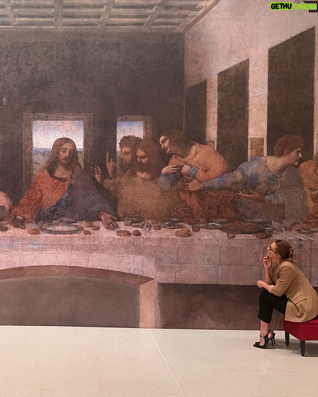 Sára Milfajtová Instagram - Jak na tiskovce…děláš, že posloucháš, ale vlastně si sem přišel na chlebíček… Mánes do 30.5.2023 Dejte si kus renesance♥️