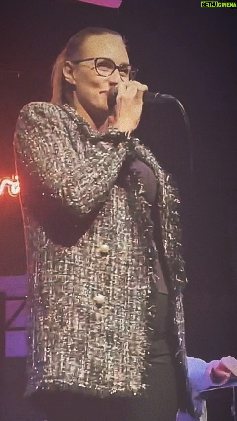 Sára Milfajtová Instagram - Let’s make it joyful #fun #band #singer #barovanisesandrounovakovouafilipemrajmontem