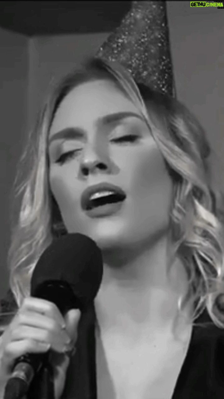 Sára Milfajtová - 2.3K Likes - Cheer Up Charlie
#cheerupecharlie #singer #cover #piano