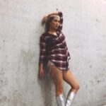 Sára Milfajtová Instagram - Jen si tu tak odložím na památku… #legs #legsfordays