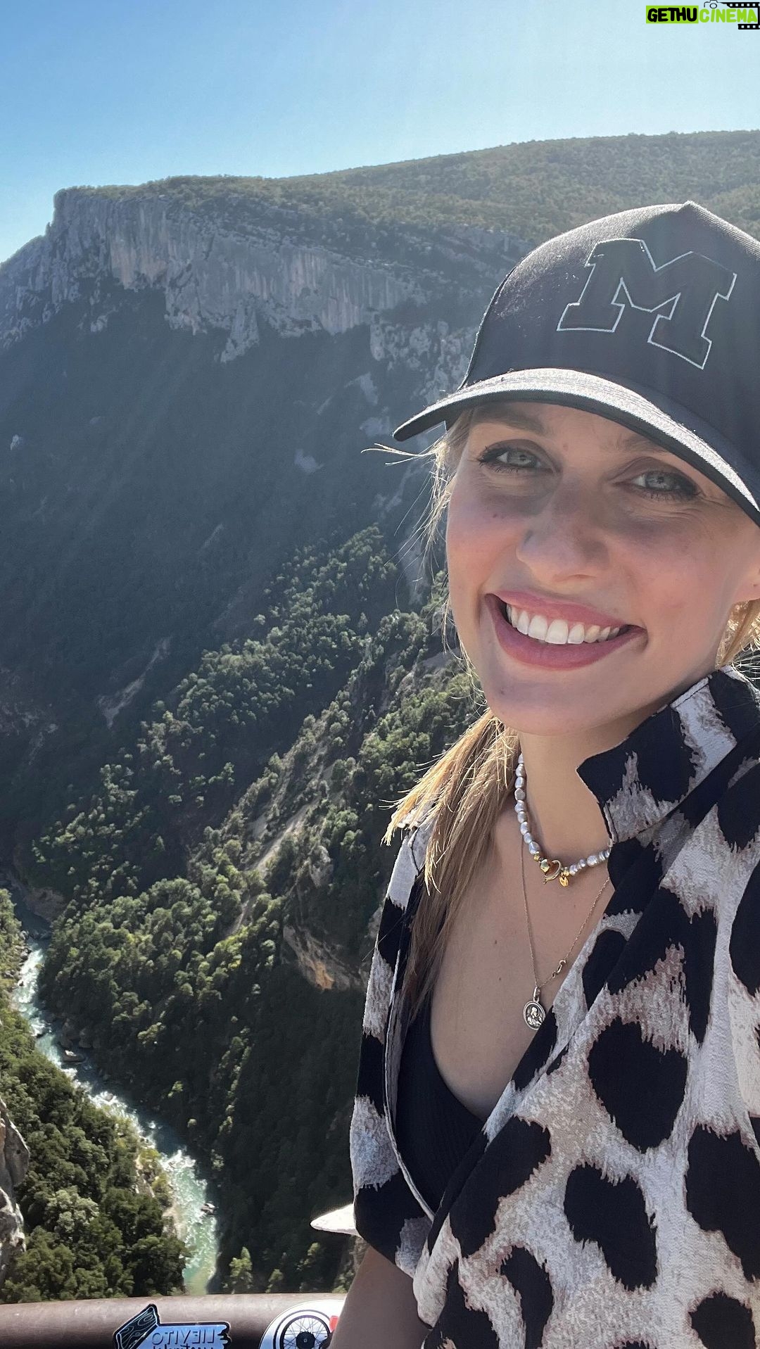 Sára Milfajtová - 2K Likes - Little big trip to France - Cap Roux, Route des Crêtes, Pont du Galetas #caprouxmassifdelesterel #routedescretes #pontdugaletas #soleils #rougon
