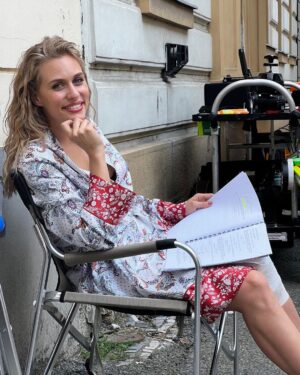 Sára Milfajtová Instagram - Happy one on set #setlife #actress #actresslife #saramilfajt #blessed
