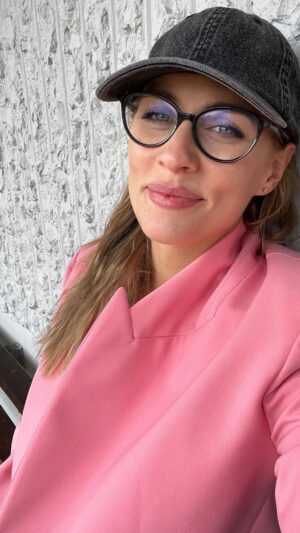 Sára Milfajtová Instagram - Have a nice day:) #pinkjacket #zara #zarawoman