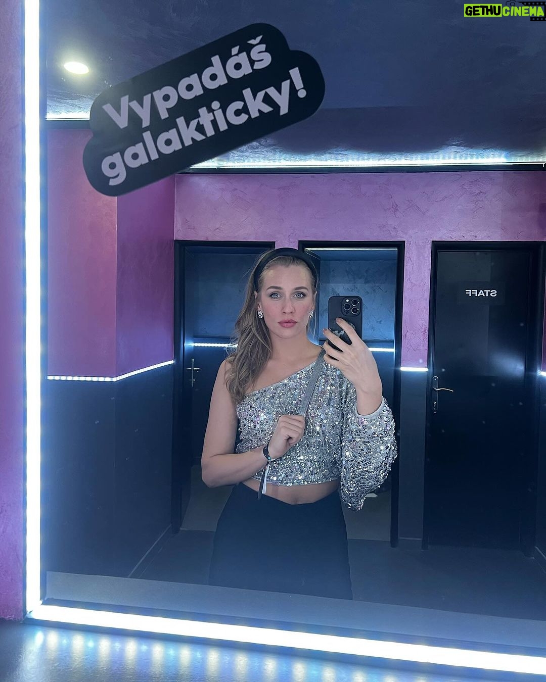 Sára Milfajtová - 3.1K Likes - Prosinec = Flitrnec ✨#gliter