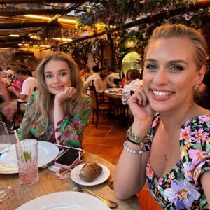 Sára Milfajtová Instagram - ♥️ #bffgoals #corse #lacaravelle