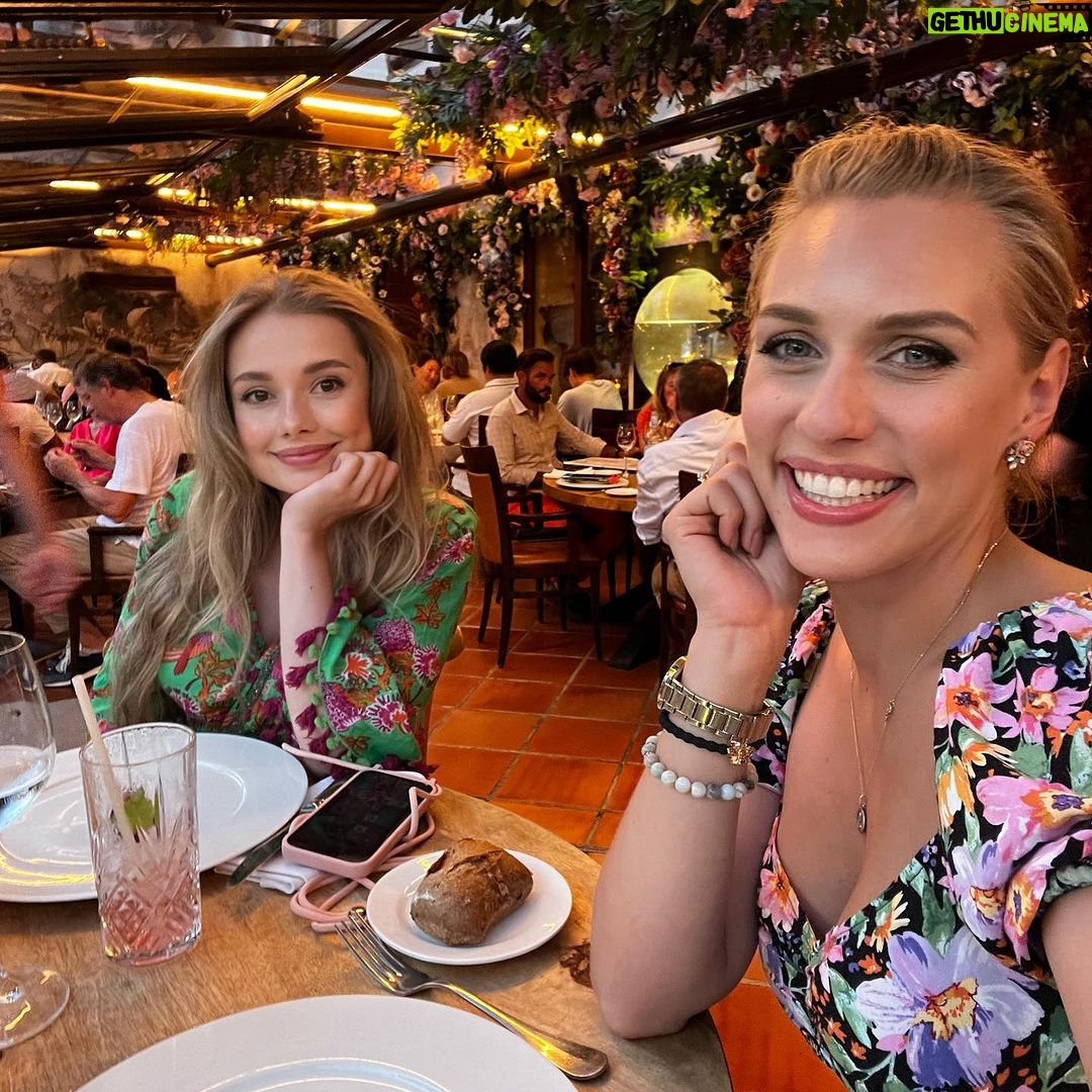 Sára Milfajtová - 3.1K Likes - ♥️ #bffgoals #corse #lacaravelle