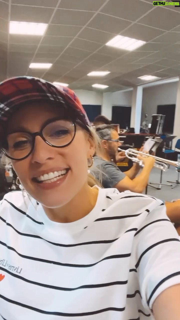 Sára Milfajtová - 3.6K Likes - Hrajeme si, zkoušíme co je moc a co už je příliš, co vás rozesměje a když už nerozesměje tak aspoň rozpláče:))
#rehearsal #music #band #singer #saramilfajt #kufproduction