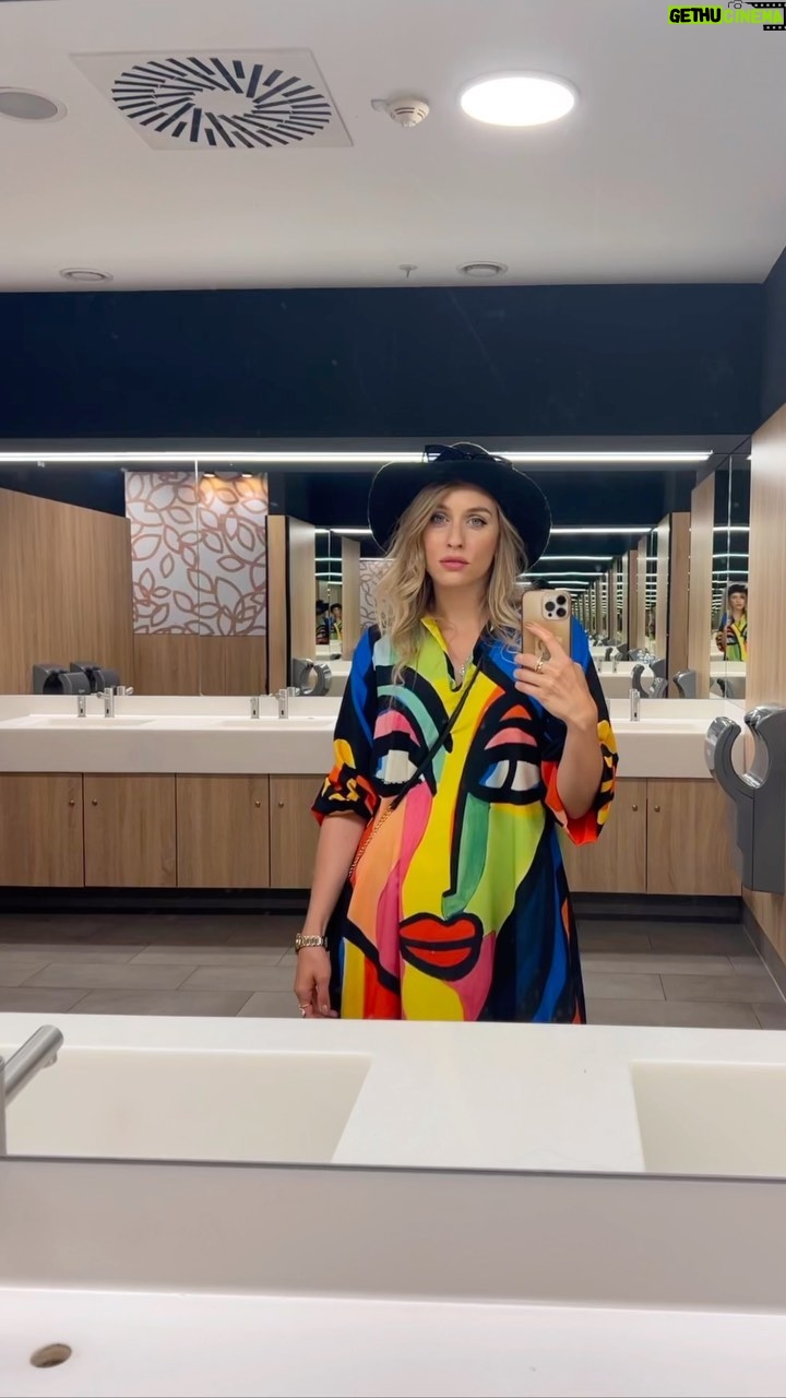 Sára Milfajtová Instagram - Keep the eye contact #dress #zara #lotd #ootd