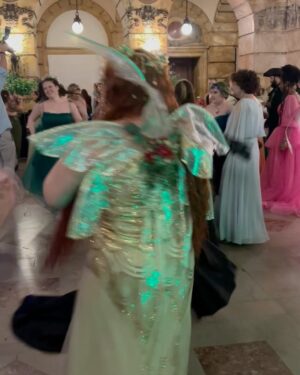 Sé Marie Instagram - when your best friend’s dream is to go to a faerie ball, you go to a freakin’ faerie ball 🧚
#FeyreUnderTheMountain #FaeFriendsOnly