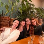 Sé Marie Instagram - OG @themarklandstudio Leading Ladies reunion ❤️‍🔥🌈🪴 (+ baby’s first oyster) 😢 missing @ac2181 @sofia.sparta @tessmckaige @samantharosevalletta Di An Di