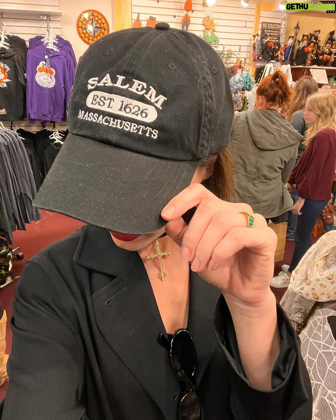 Sé Marie Instagram - coven field trip 🔮 Salem, Massachusetts
