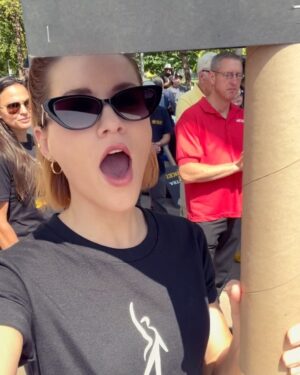 Sé Marie Instagram - beautiful morning for a strike rally 🪧
@sagaftra