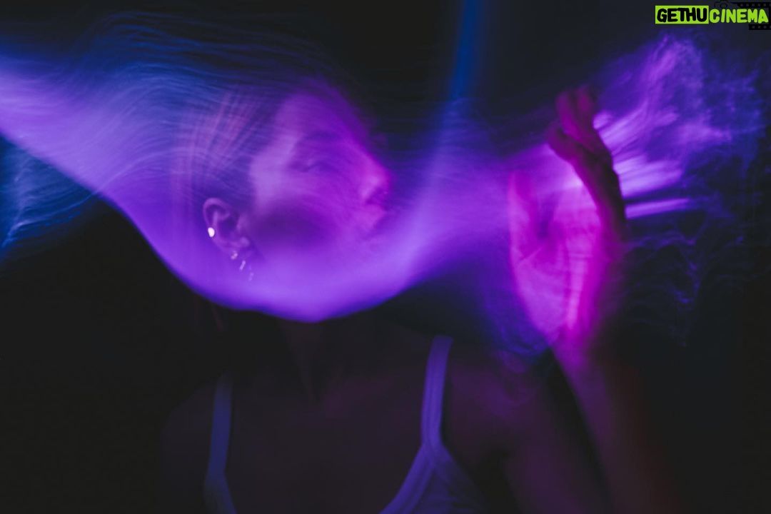 Sé Marie Instagram - alien light bath with @thoseinmotion