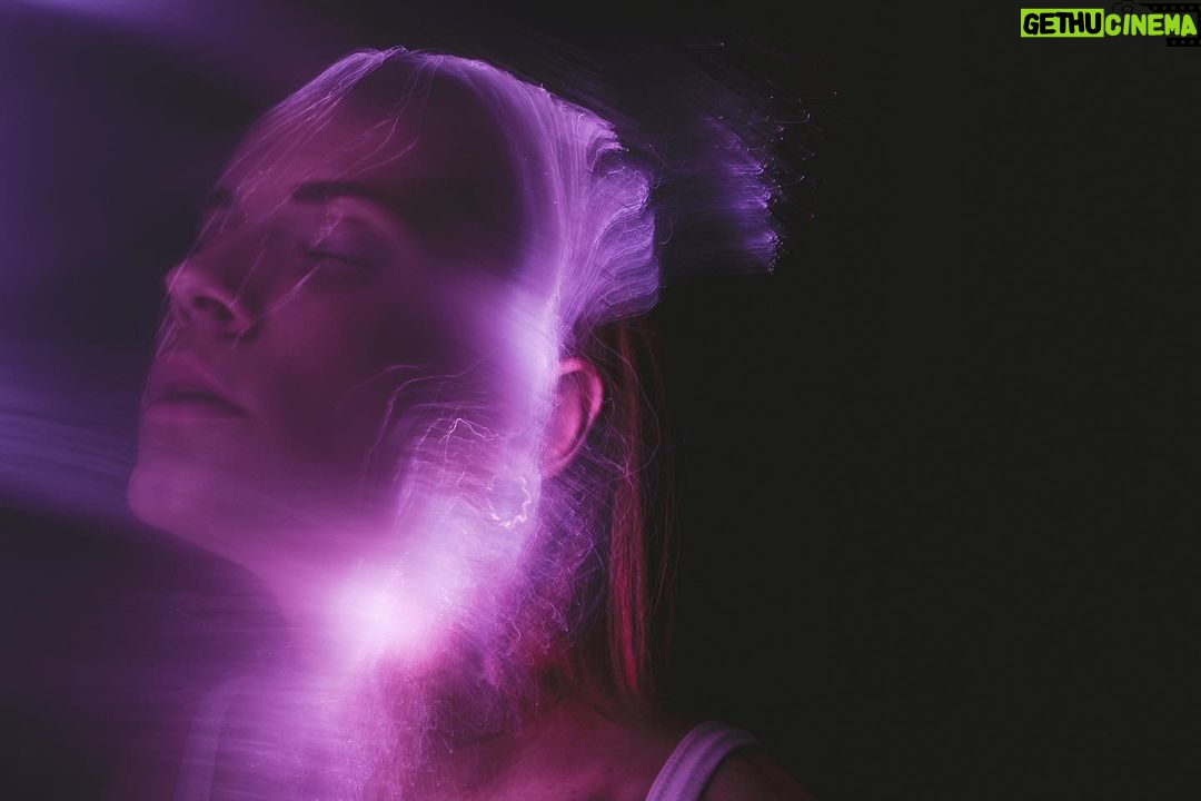 Sé Marie Instagram - alien light bath with @thoseinmotion