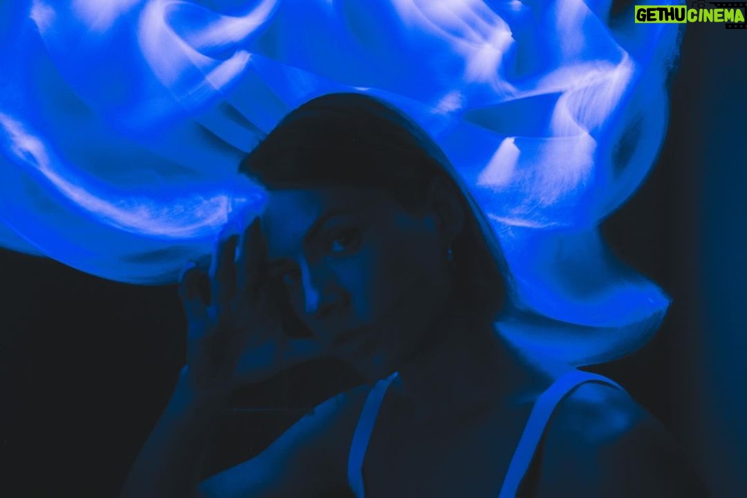 Sé Marie Instagram - alien light bath with @thoseinmotion