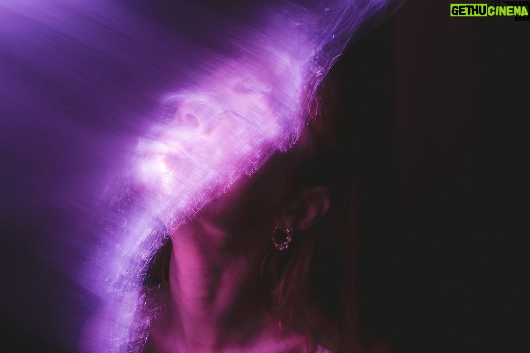 Sé Marie Instagram - alien light bath with @thoseinmotion